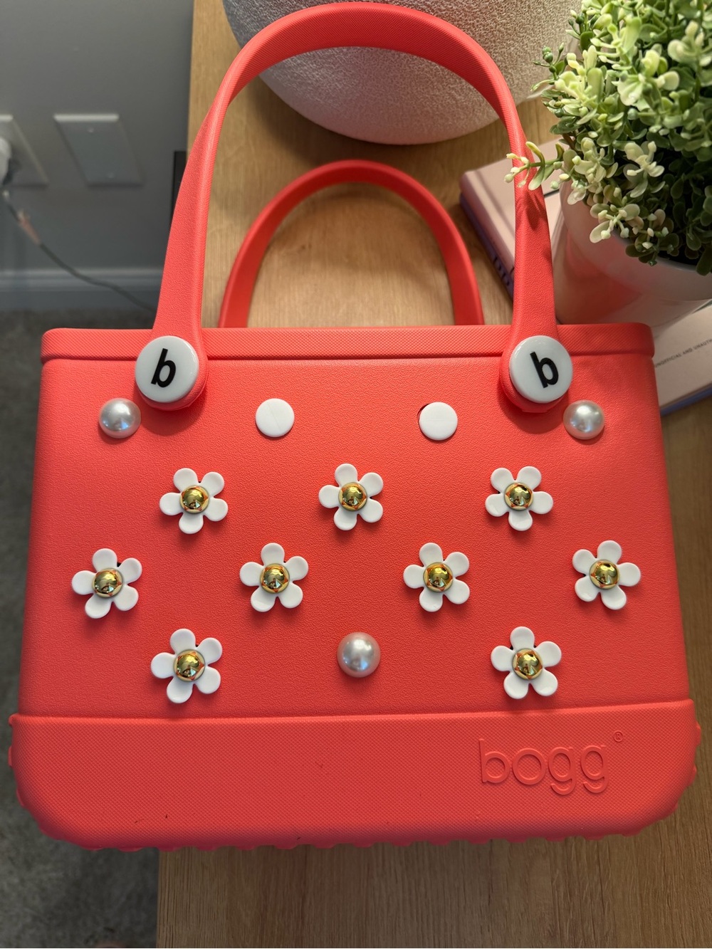 Bogg bag with daisy charms and letter K - Picture 6 of 6